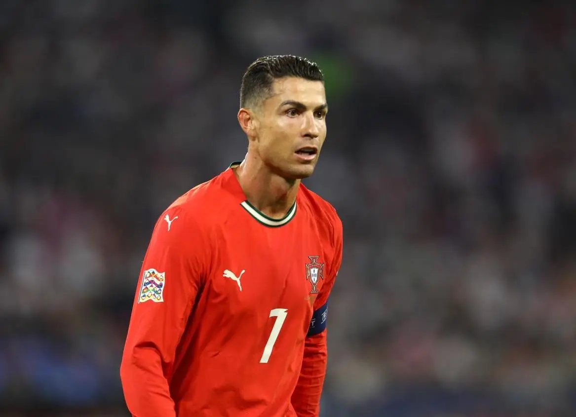 来是在开玩, 动头发丝